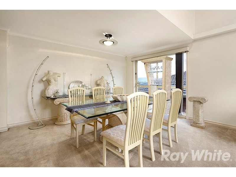 18 Katoomba Drive, Mulgrave VIC 3170