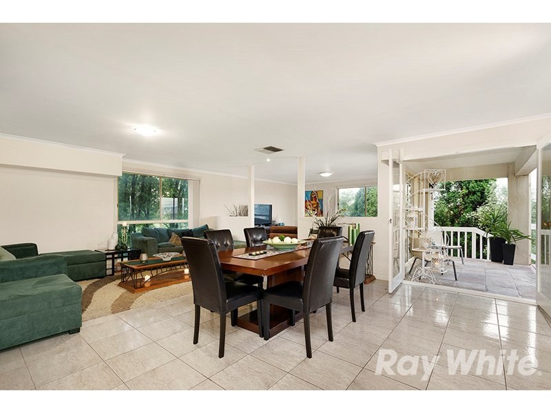 18 Katoomba Drive, Mulgrave VIC 3170