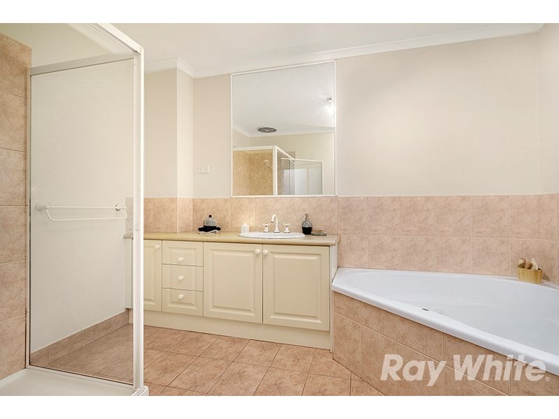 18 Katoomba Drive, Mulgrave VIC 3170