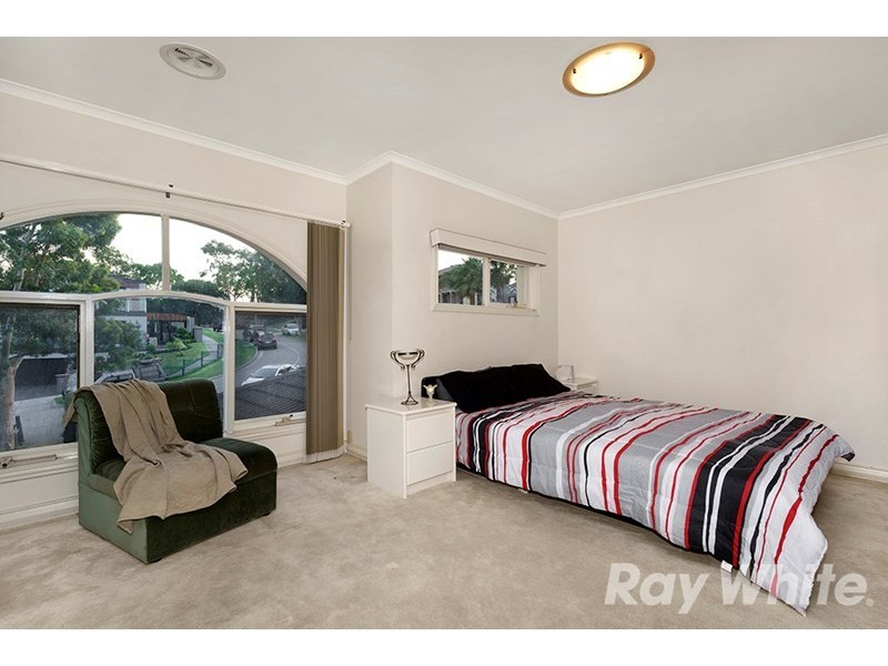 18 Katoomba Drive, Mulgrave VIC 3170