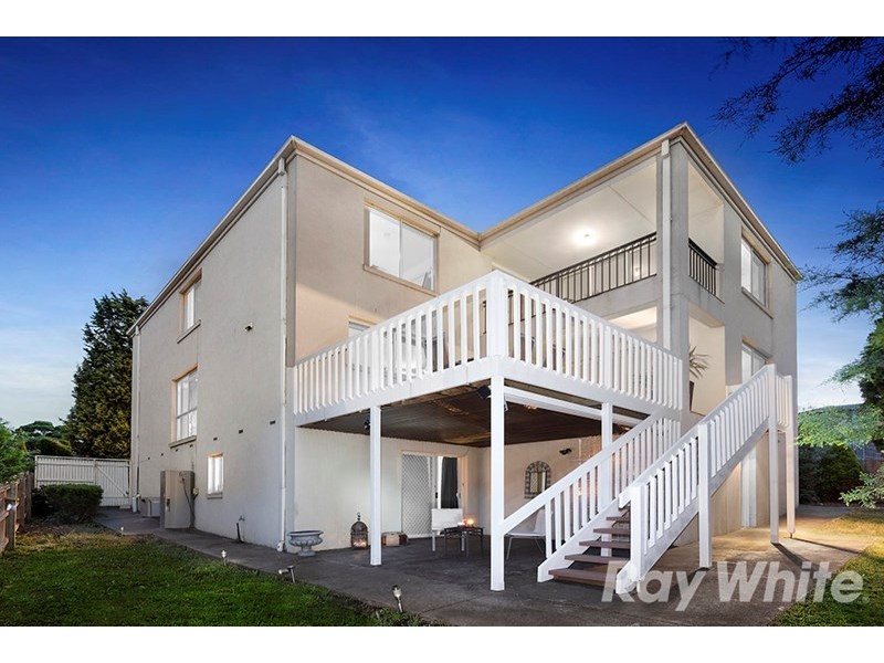 18 Katoomba Drive, Mulgrave VIC 3170