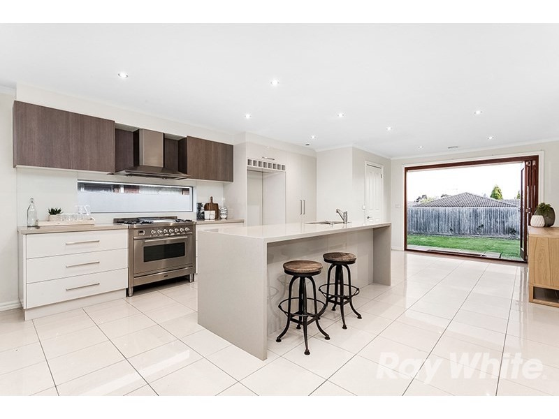 16 Amblecote Crescent, Mulgrave VIC 3170