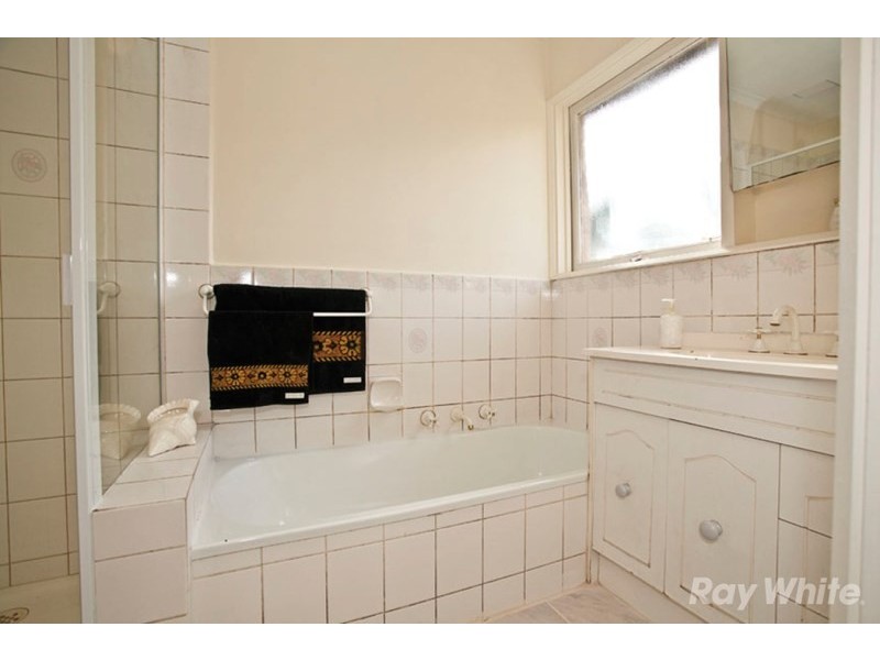 37 Johnson Drive, Glen Waverley VIC 3150