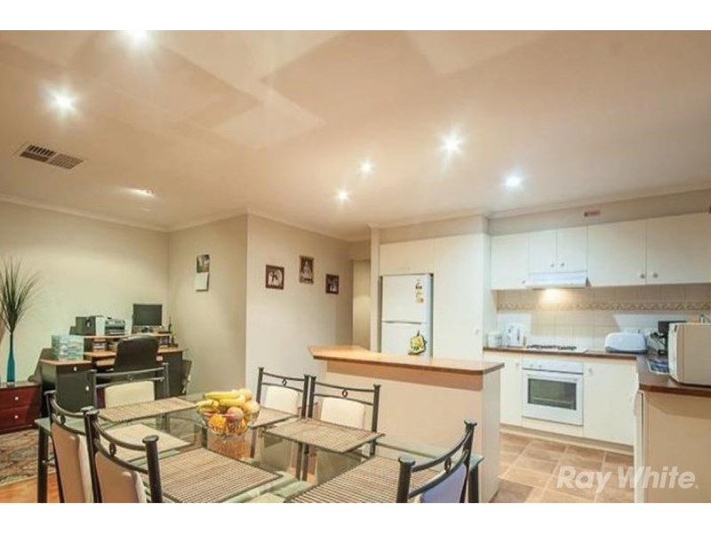 10 Sallybrook Circuit, Narre Warren VIC 3805