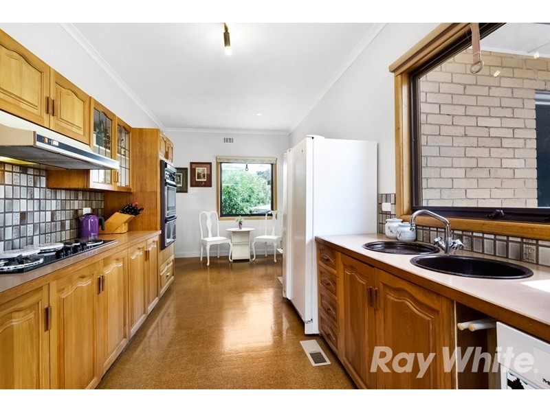 2 Durward Avenue, Glen Waverley VIC 3150