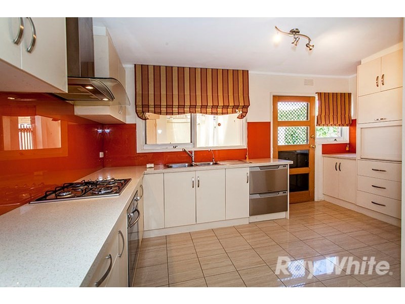 6 Palm Beach Crescent, Mount Waverley VIC 3149