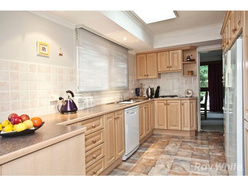 10 Newton Grove, Glen Waverley VIC 3150