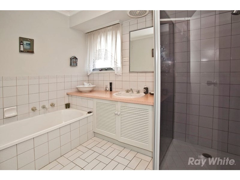 10 Newton Grove, Glen Waverley VIC 3150