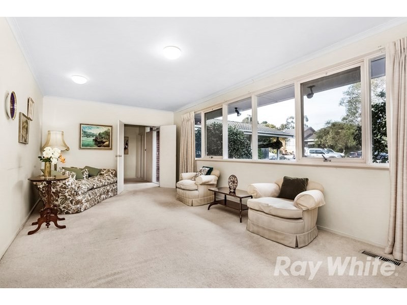 1 Betty Court, Mount Waverley VIC 3149