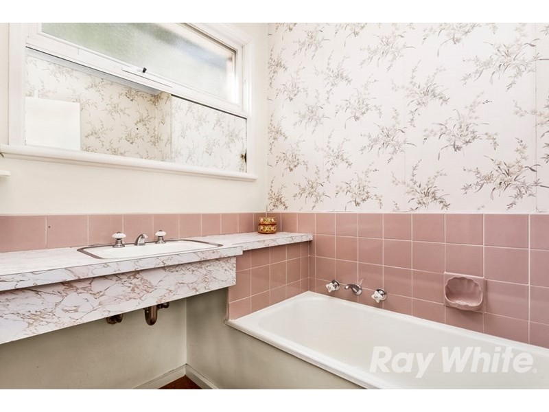 1 Betty Court, Mount Waverley VIC 3149