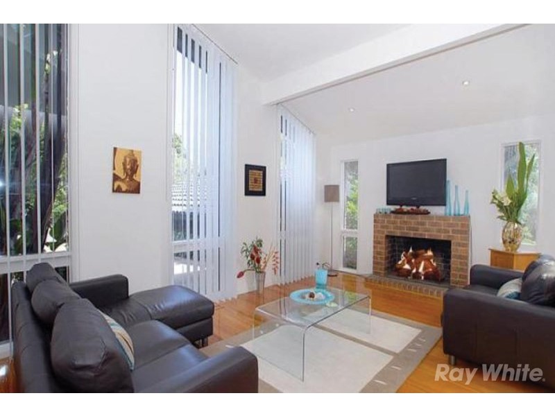 8 Greenbriar Avenue, Wheelers Hill VIC 3150