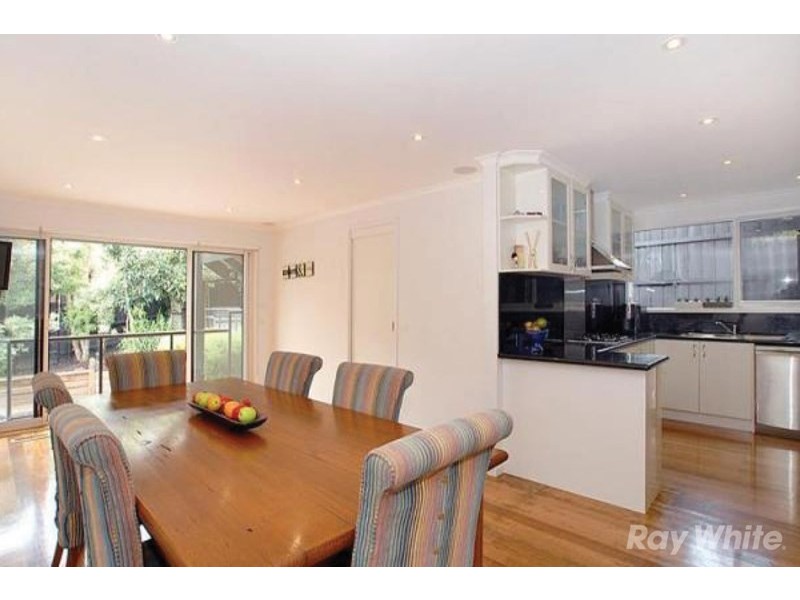 8 Greenbriar Avenue, Wheelers Hill VIC 3150