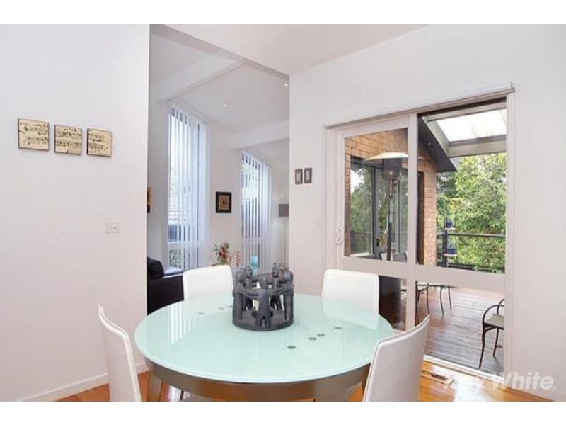 8 Greenbriar Avenue, Wheelers Hill VIC 3150