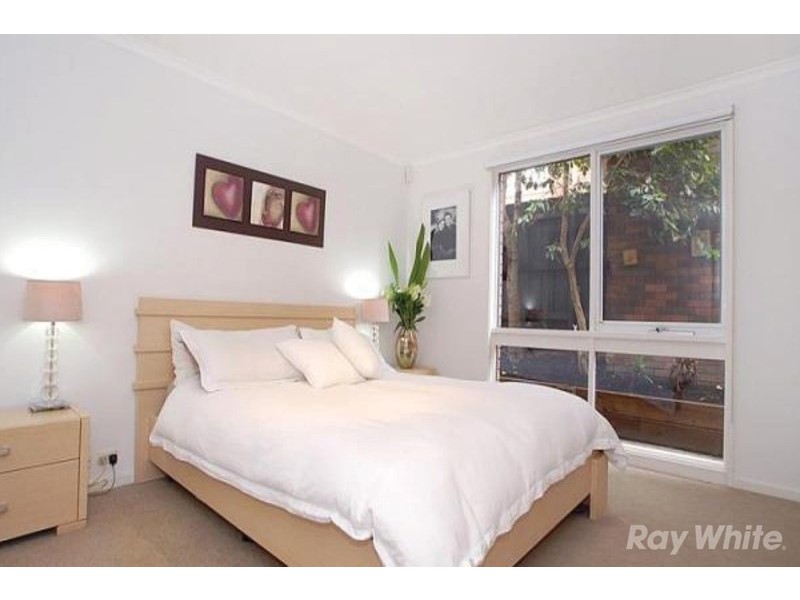 8 Greenbriar Avenue, Wheelers Hill VIC 3150