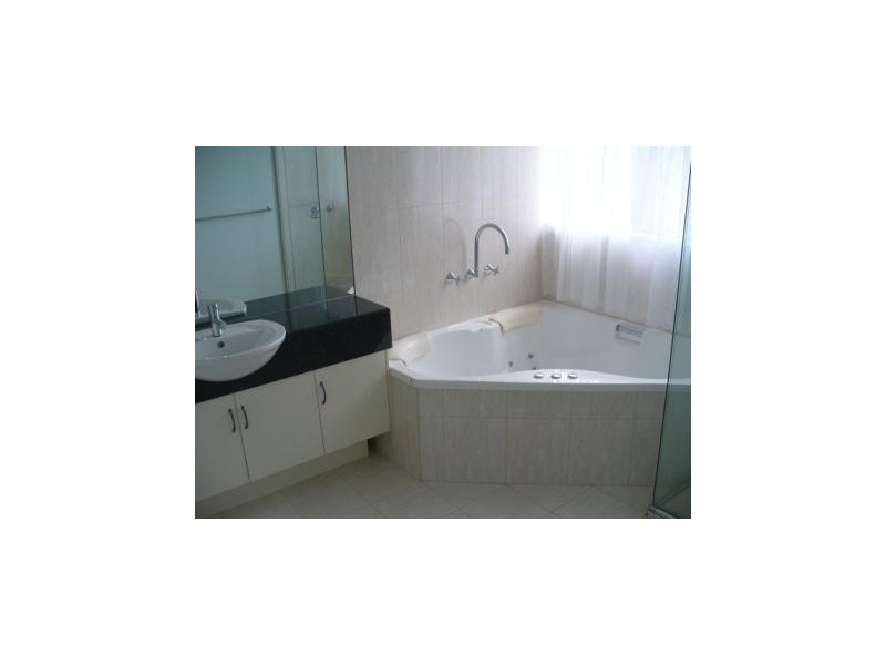 24 Lincoln Avenue, Glen Waverley VIC 3150