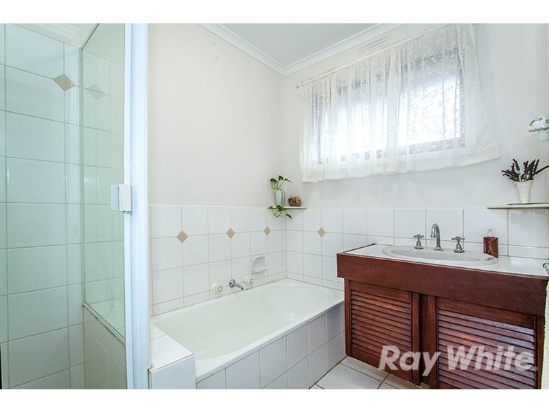 15 Calderwood Avenue, Wheelers Hill VIC 3150