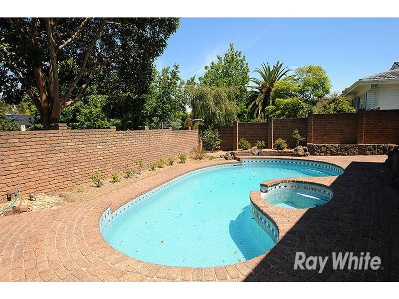 9 Dunsmuir Drive, Mount Waverley VIC 3149