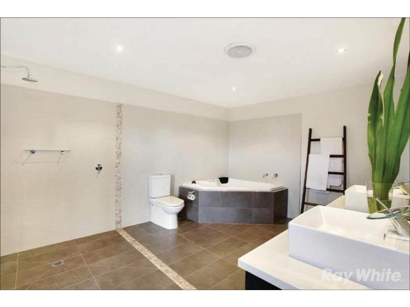 14 Avonhurst Drive, Glen Waverley VIC 3150