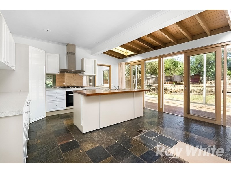 6 Miller Crescent, Mount Waverley VIC 3149