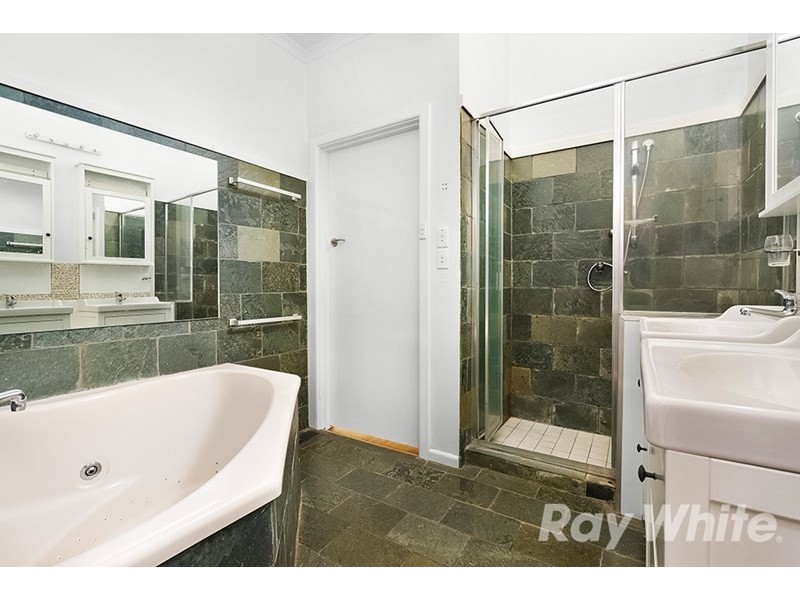 6 Miller Crescent, Mount Waverley VIC 3149