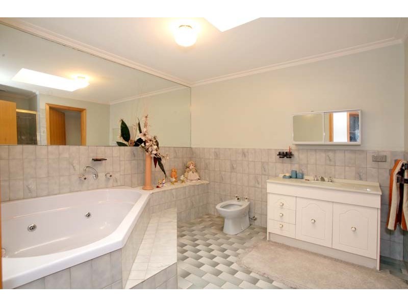 29 Fernbank Crescent, Mulgrave VIC 3170