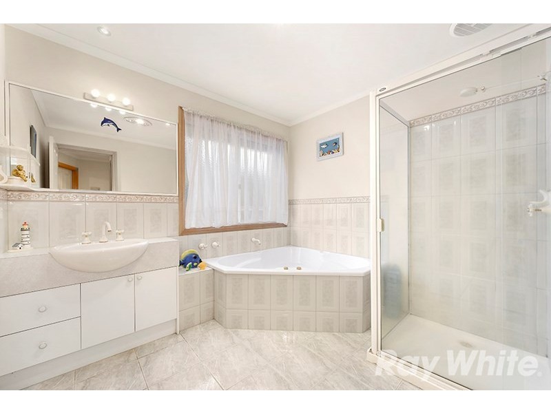 4 Blanton Drive, Mulgrave VIC 3170