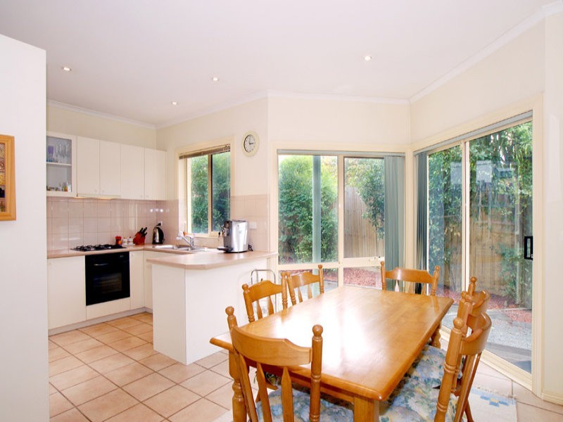 24 Aurisch Avenue, Glen Waverley VIC 3150