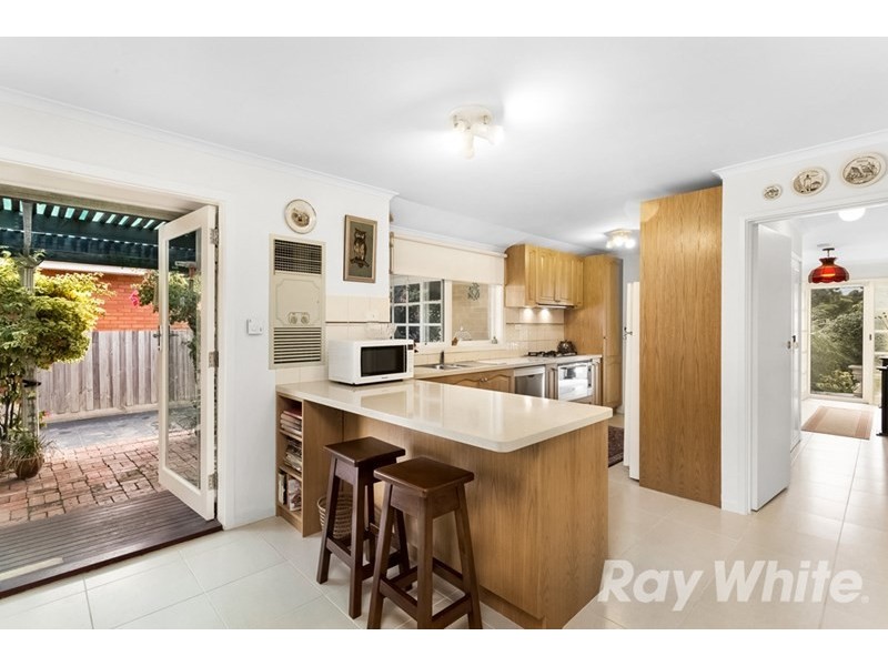 12 Robinlee Avenue, Burwood East VIC 3151