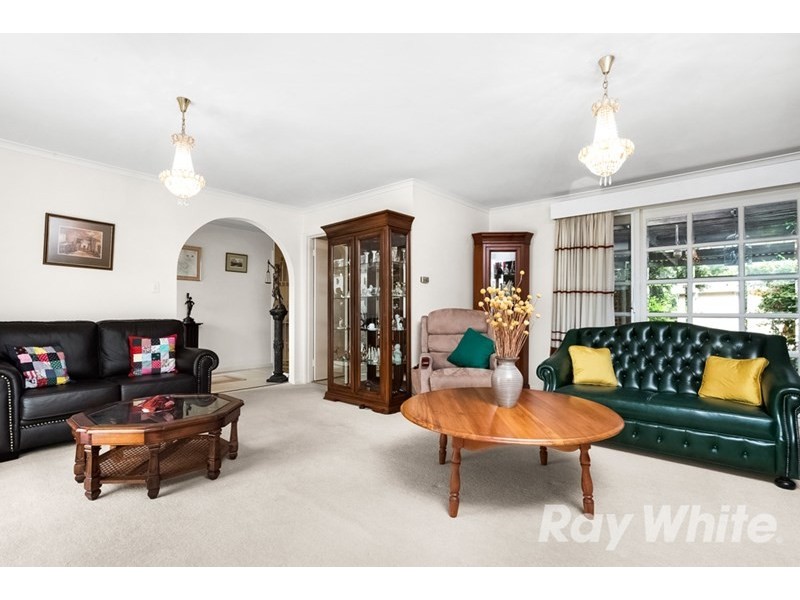 12 Robinlee Avenue, Burwood East VIC 3151