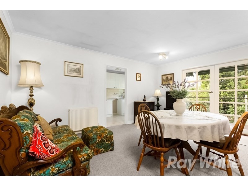 12 Robinlee Avenue, Burwood East VIC 3151