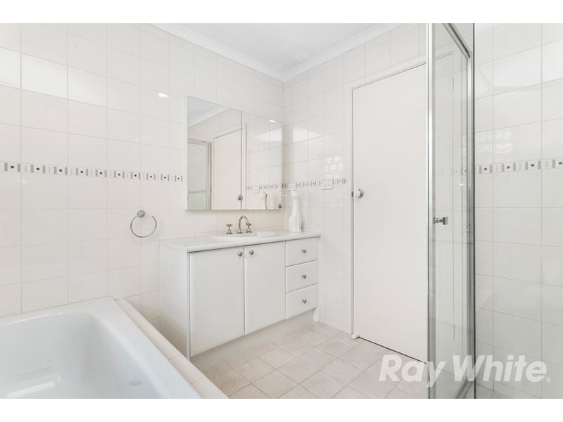 12 Robinlee Avenue, Burwood East VIC 3151