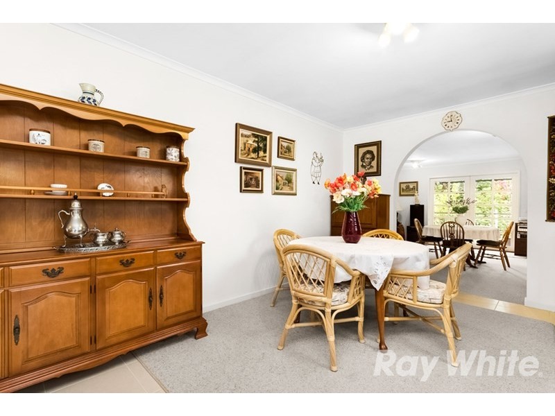 12 Robinlee Avenue, Burwood East VIC 3151