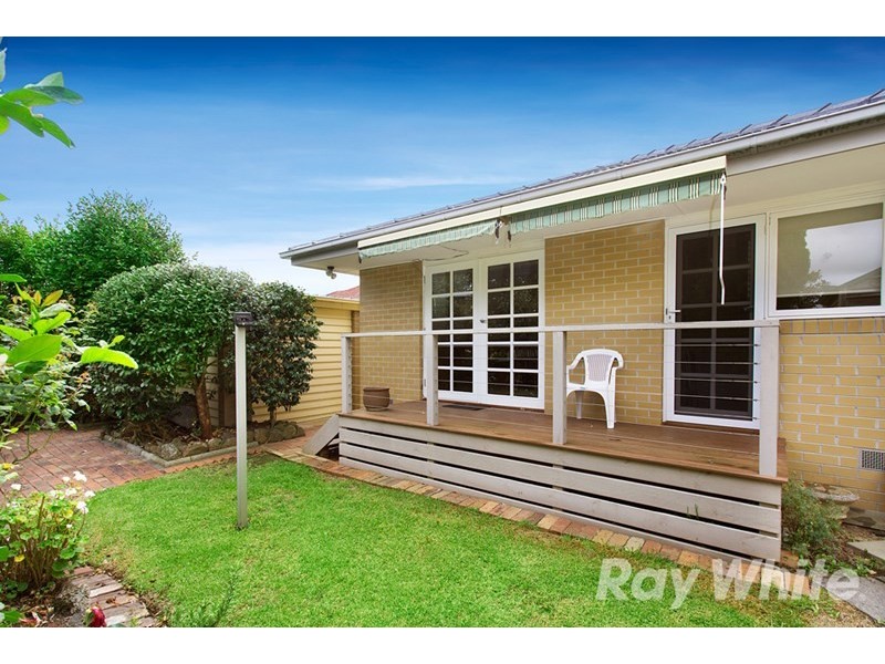 12 Robinlee Avenue, Burwood East VIC 3151