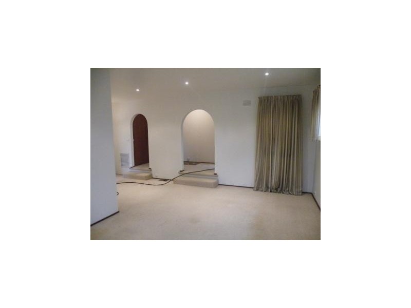 4 Highvale Road, Glen Waverley VIC 3150