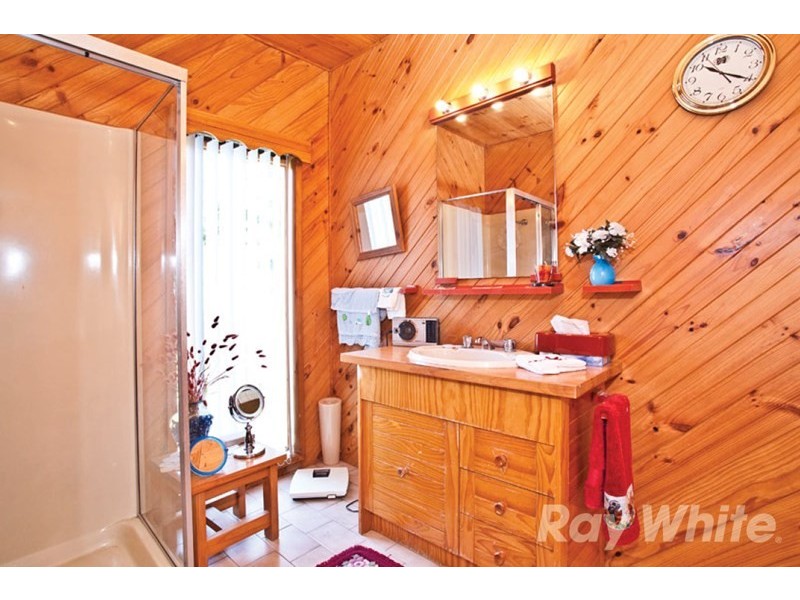 16 Allen Street, Glen Waverley VIC 3150