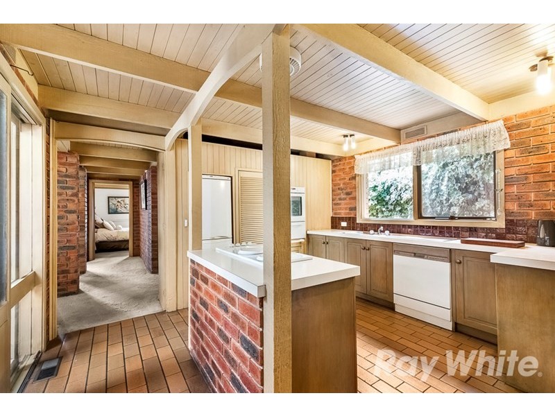 18 Darlington Avenue, Wheelers Hill VIC 3150