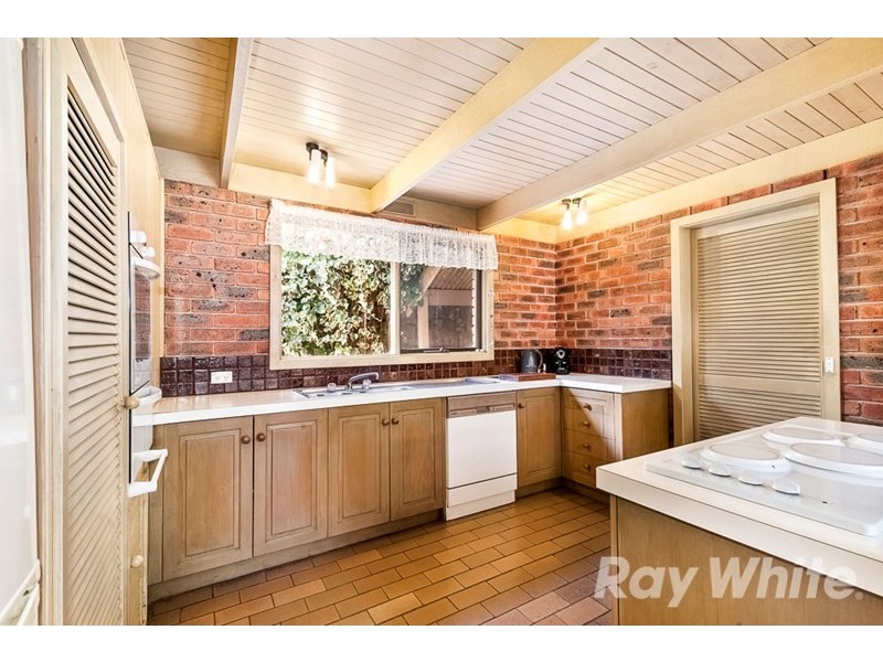 18 Darlington Avenue, Wheelers Hill VIC 3150