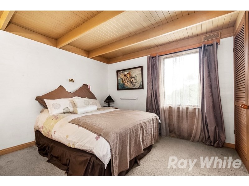 18 Darlington Avenue, Wheelers Hill VIC 3150