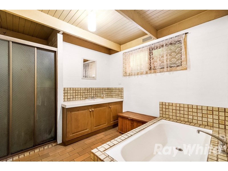 18 Darlington Avenue, Wheelers Hill VIC 3150