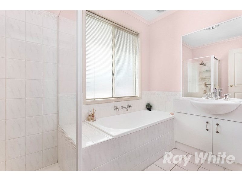 36 Elmwood Crescent, Glen Waverley VIC 3150