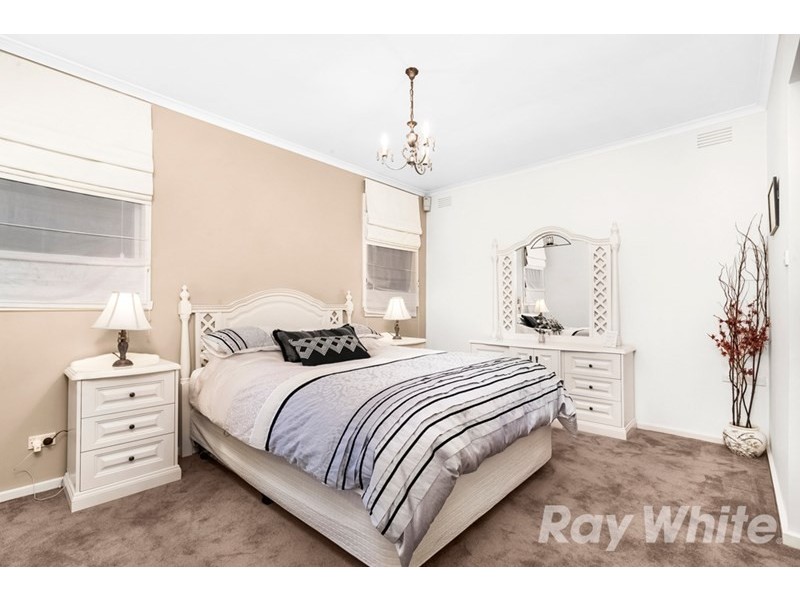 5 Eaton Place, Wheelers Hill VIC 3150