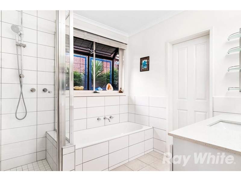 5 Eaton Place, Wheelers Hill VIC 3150