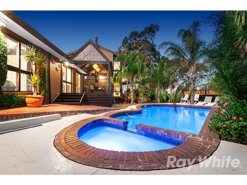 5 Eaton Place, Wheelers Hill VIC 3150