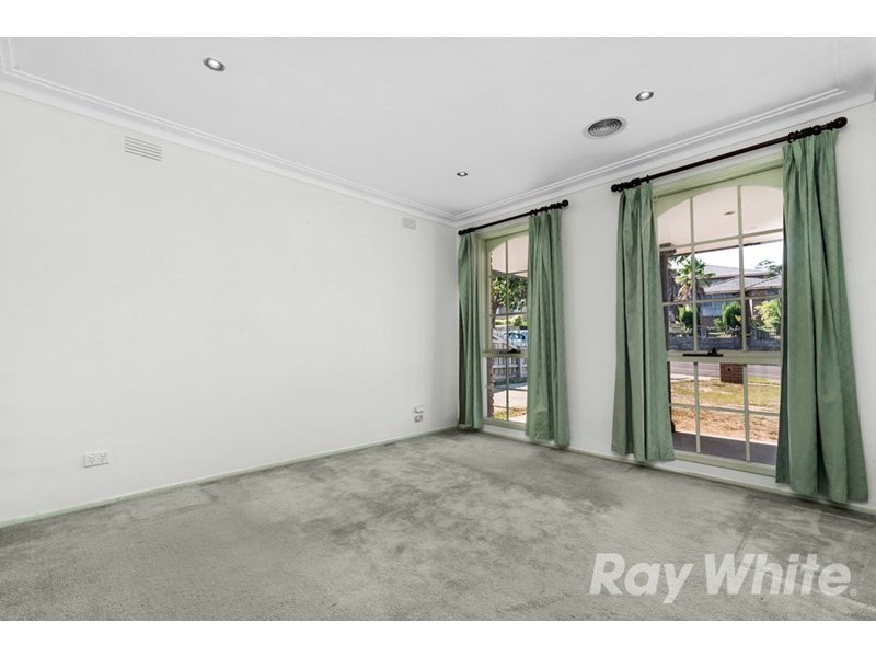 195 Brandon Park Drive, Wheelers Hill VIC 3150