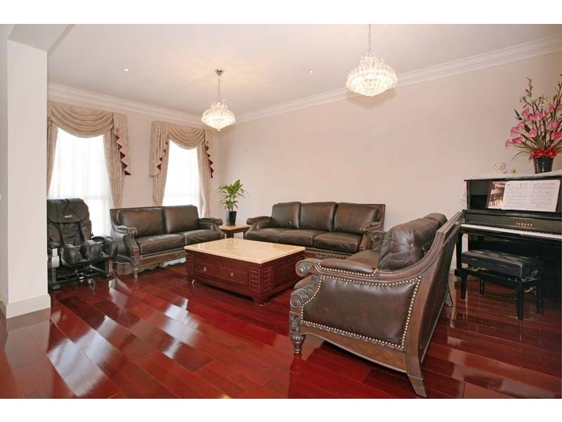 15 Clifford Street, Glen Waverley VIC 3150