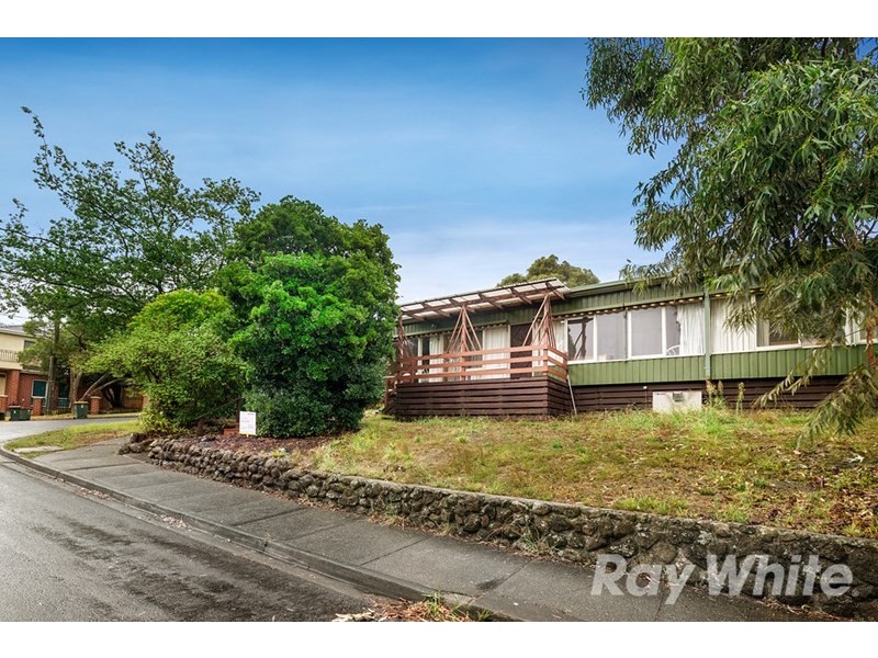 4 Ian Grove, Burwood VIC 3125