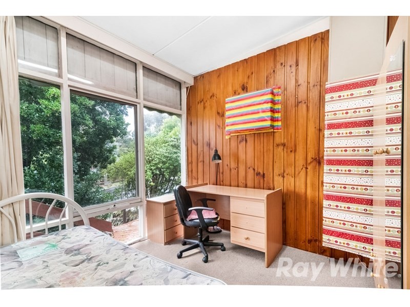 4 Ian Grove, Burwood VIC 3125