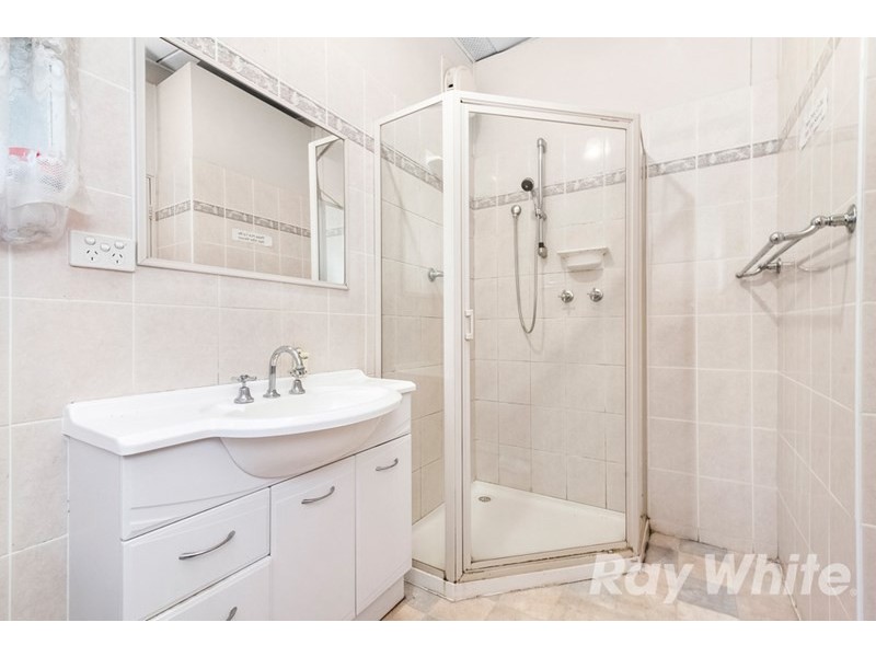 4 Ian Grove, Burwood VIC 3125