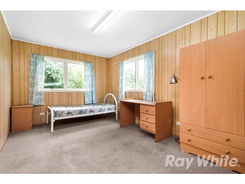 4 Ian Grove, Burwood VIC 3125