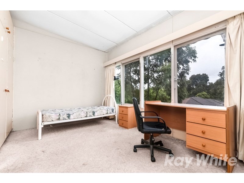 4 Ian Grove, Burwood VIC 3125